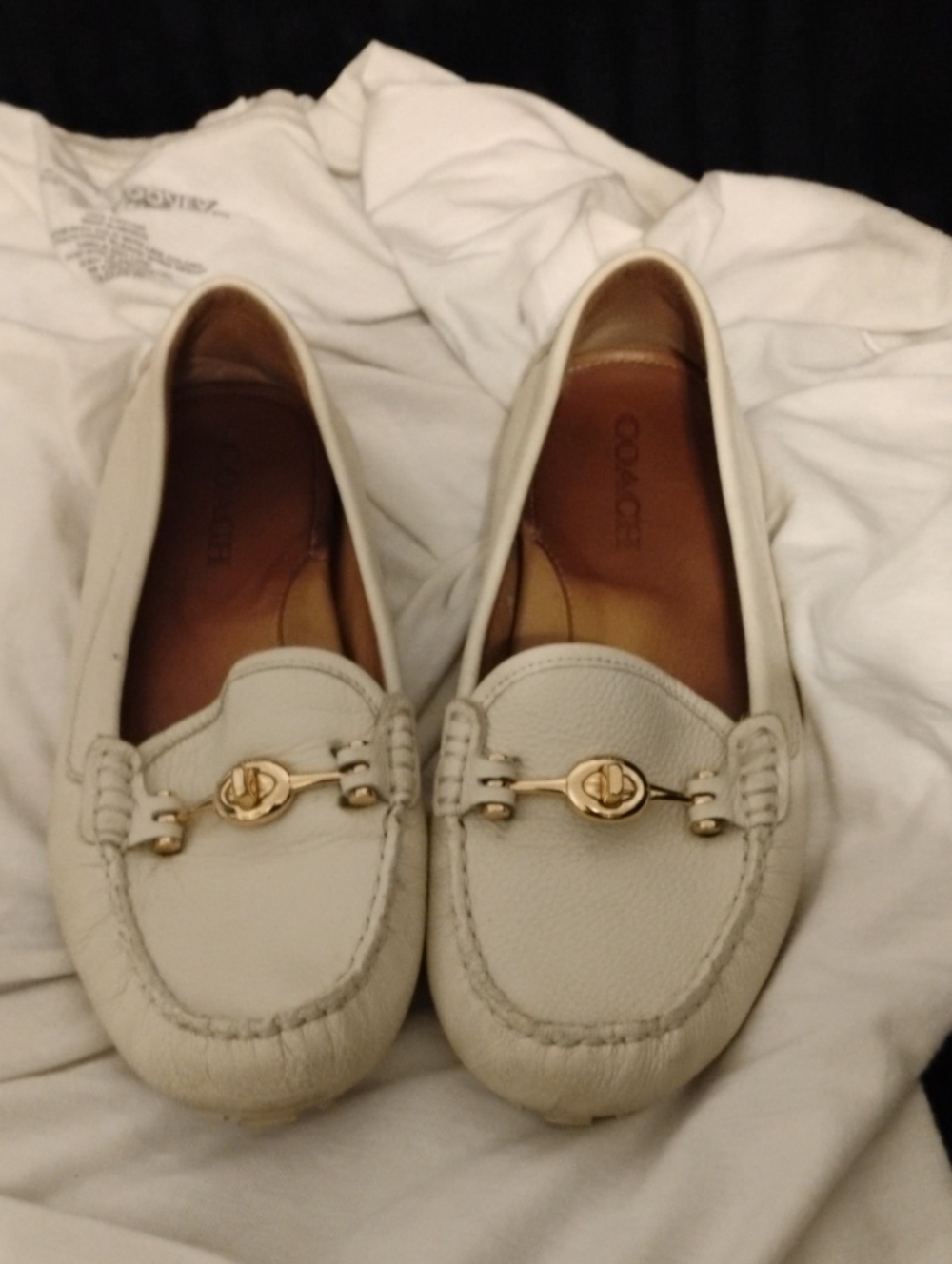 COACH ARLENE LOAFERS IVORY FEAT: DISTINCT GOLD TONE TURN LOCK HARDWARE EX